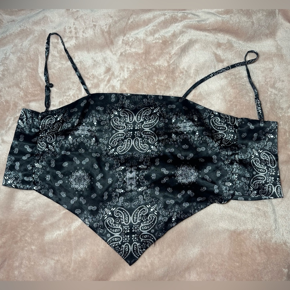 Rue21 Black & White Tie-On Bandana Top